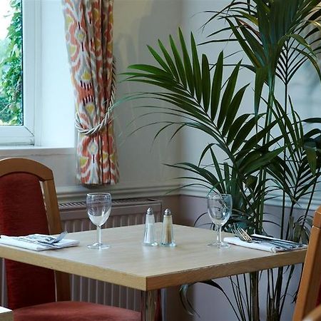 Consort Hotel Родъръм Екстериор снимка