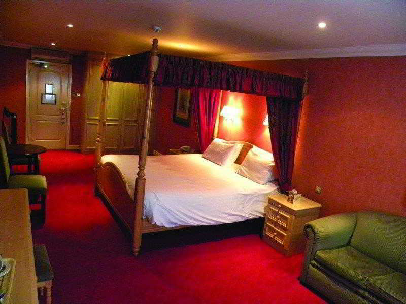 Consort Hotel Родъръм Стая снимка