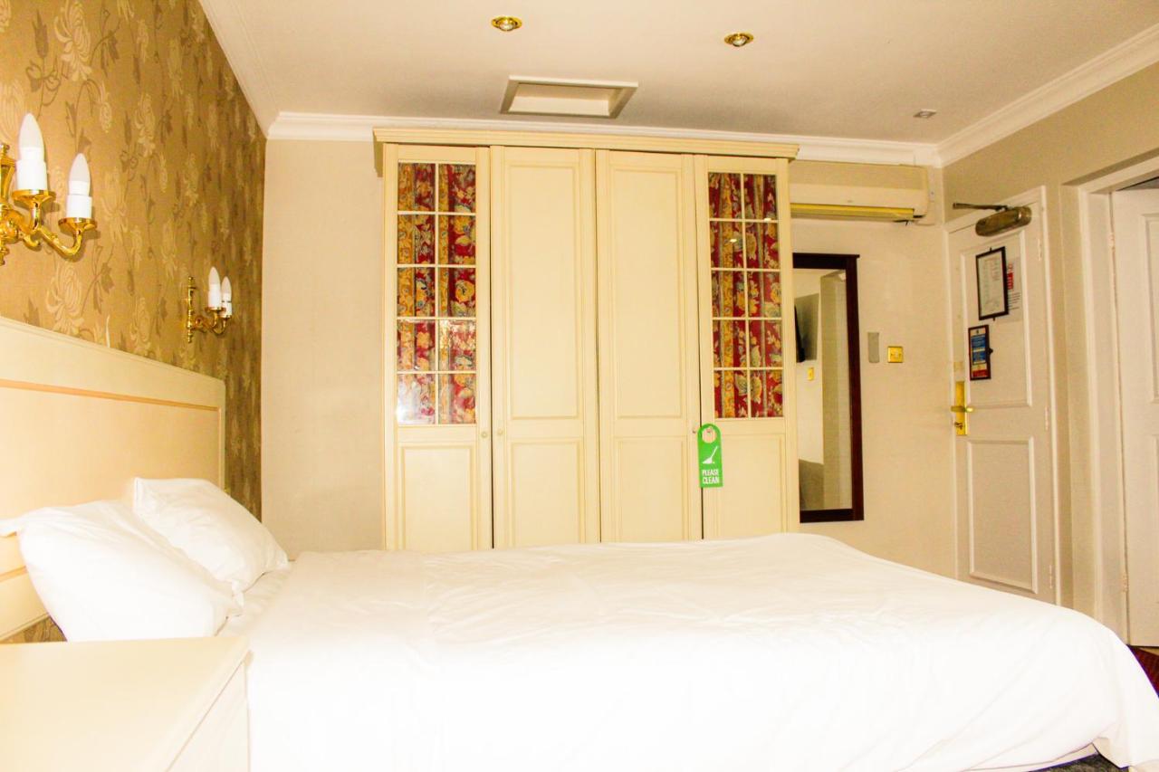 Consort Hotel Родъръм Екстериор снимка