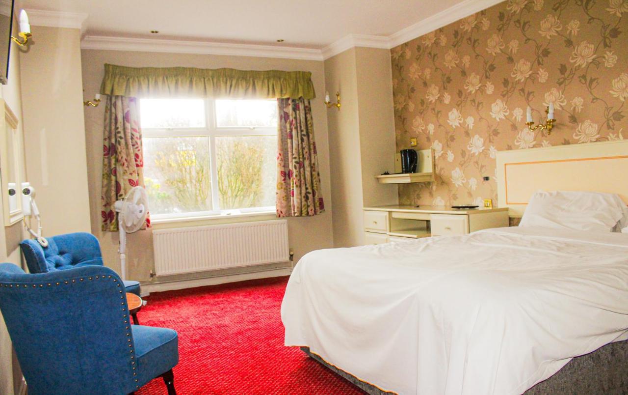 Consort Hotel Родъръм Екстериор снимка