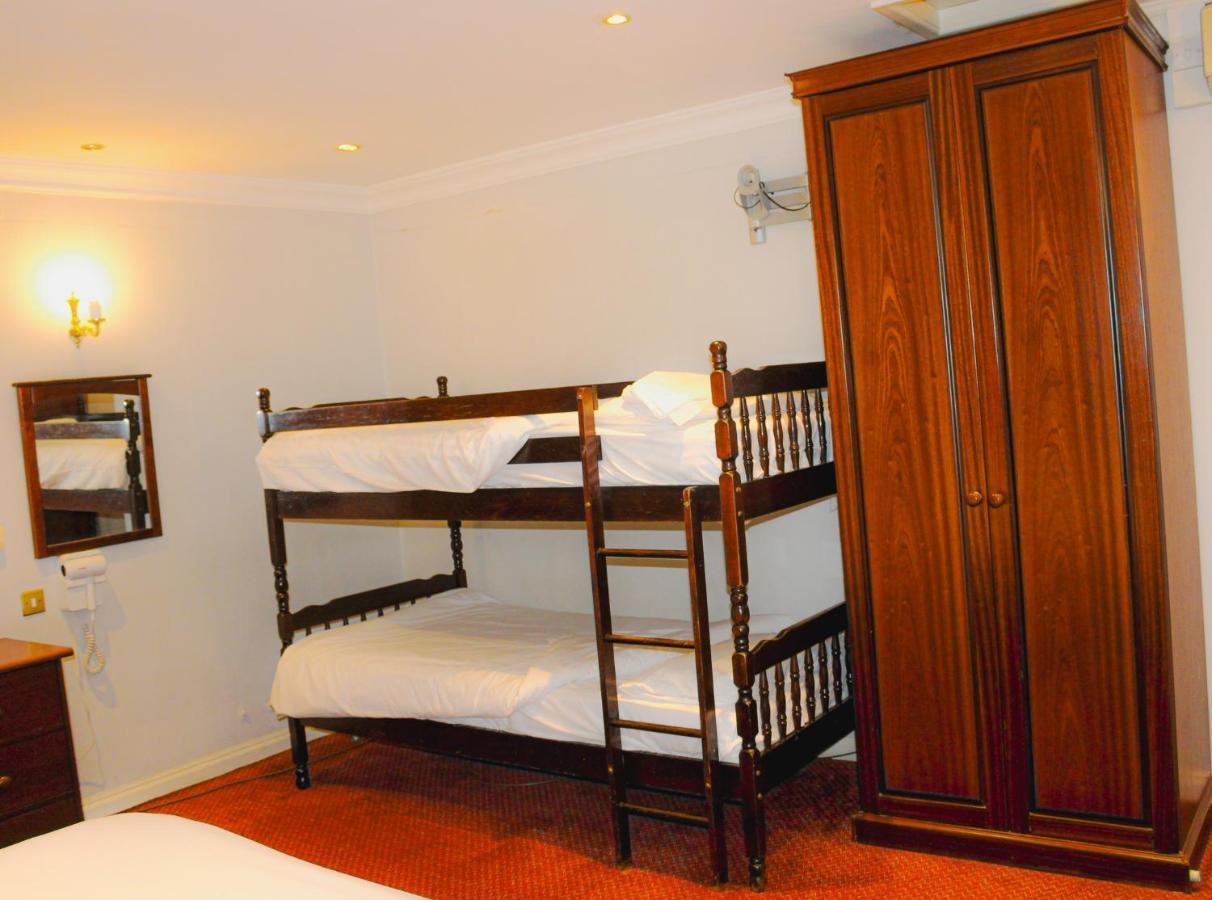 Consort Hotel Родъръм Екстериор снимка