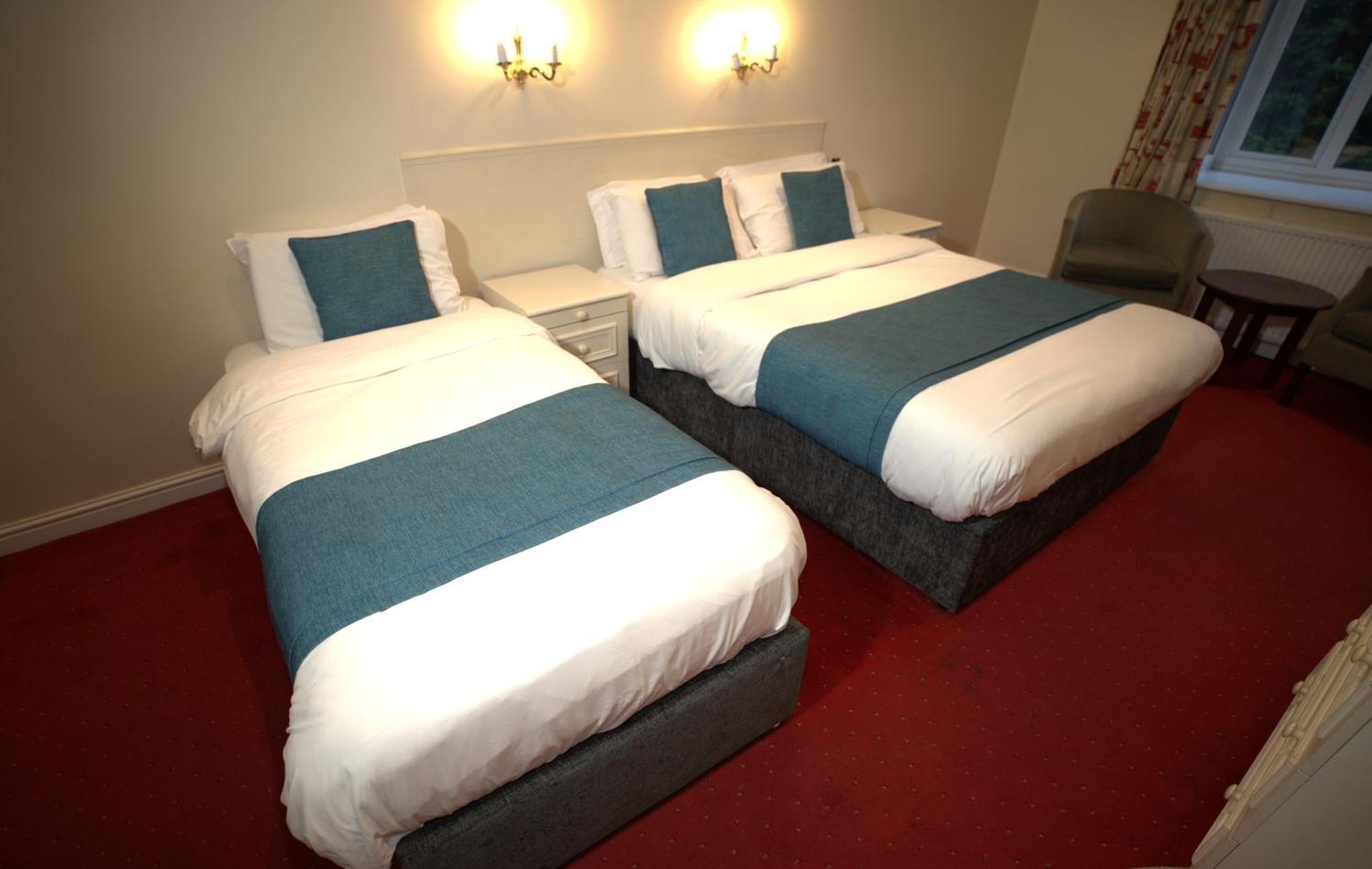 Consort Hotel Родъръм Екстериор снимка
