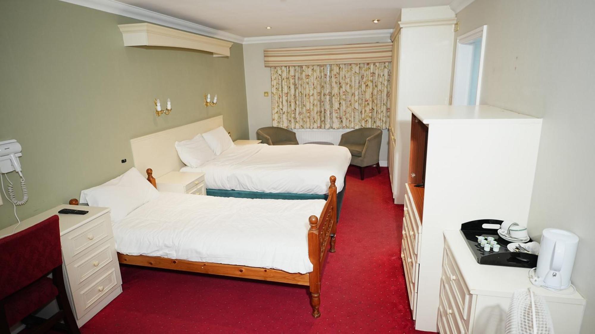 Consort Hotel Родъръм Екстериор снимка