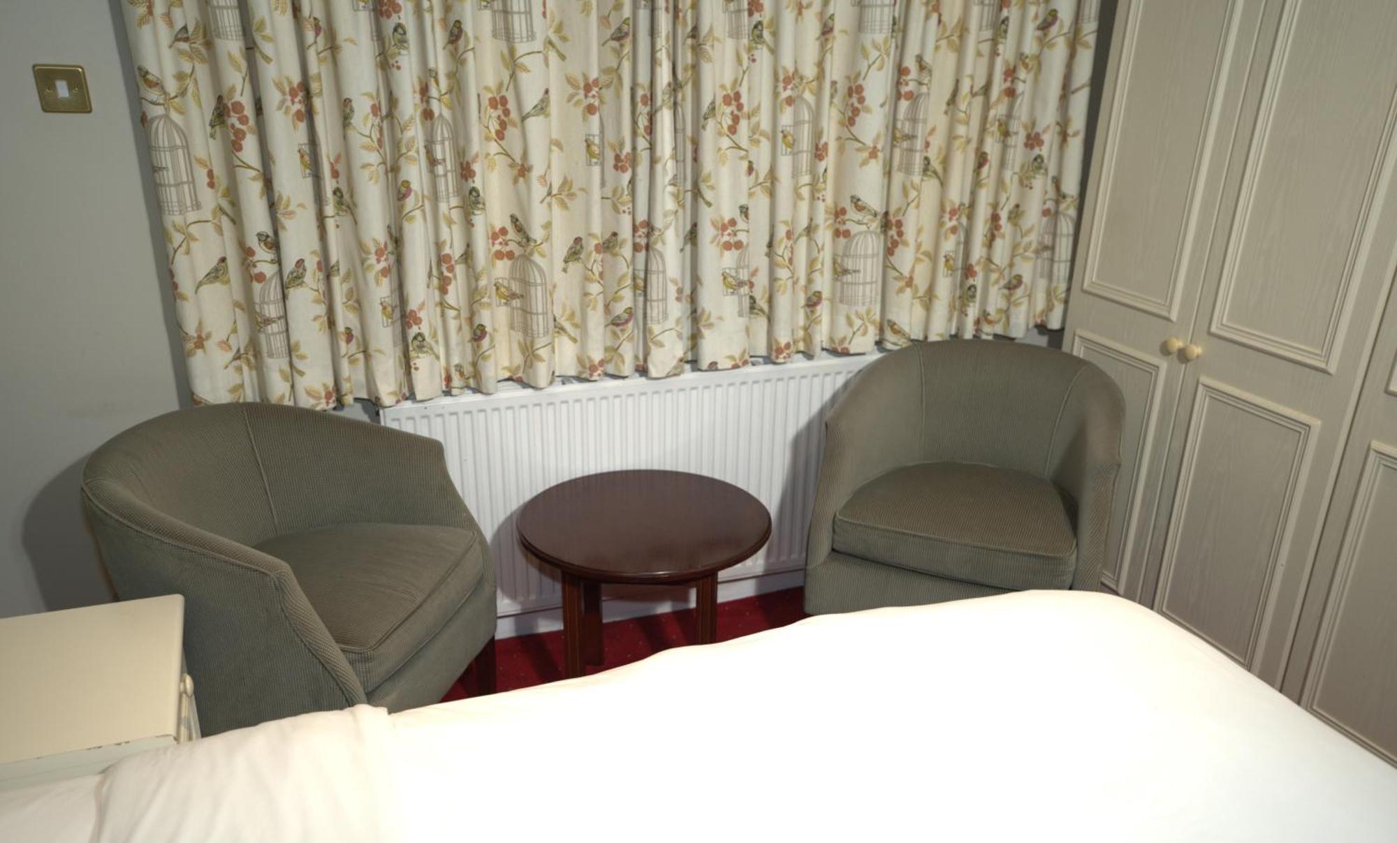 Consort Hotel Родъръм Екстериор снимка