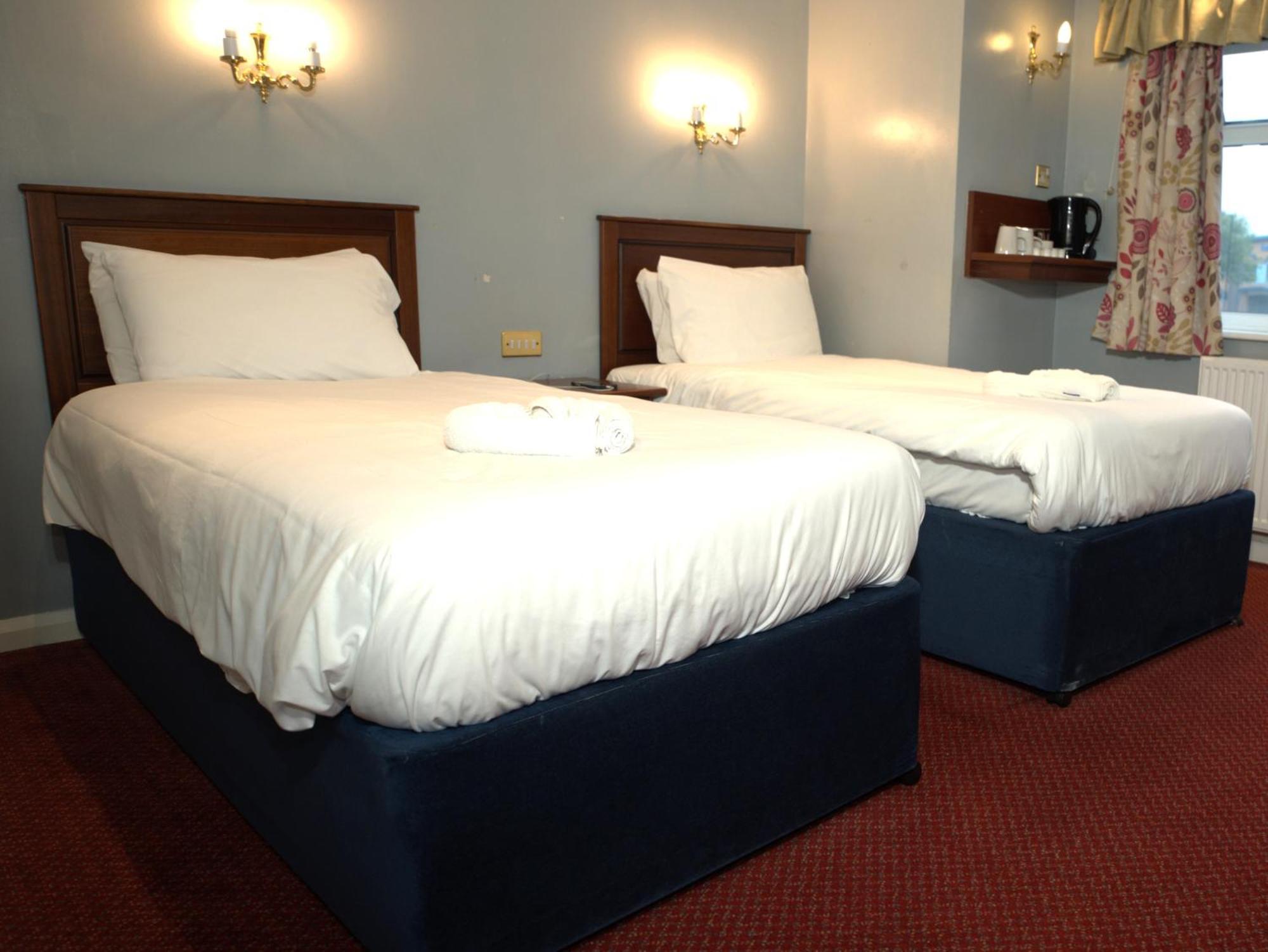 Consort Hotel Родъръм Екстериор снимка