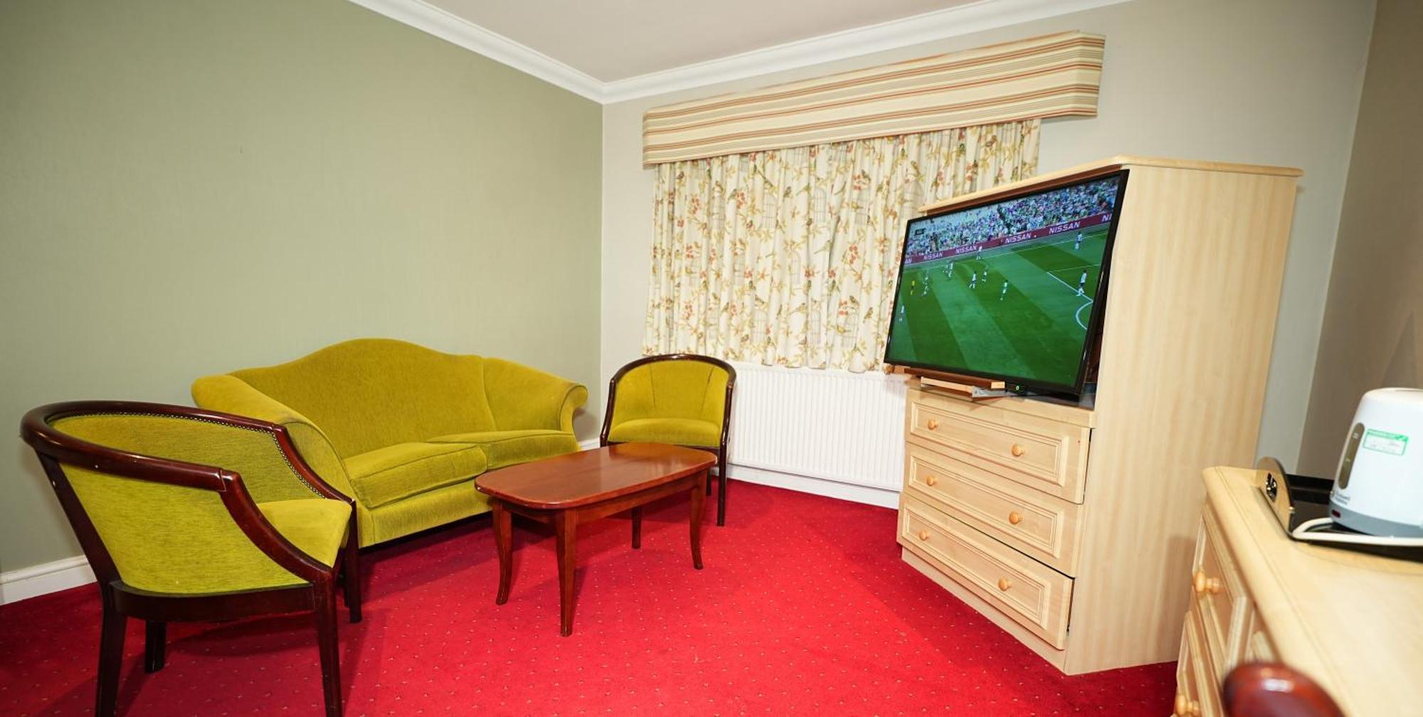Consort Hotel Родъръм Екстериор снимка