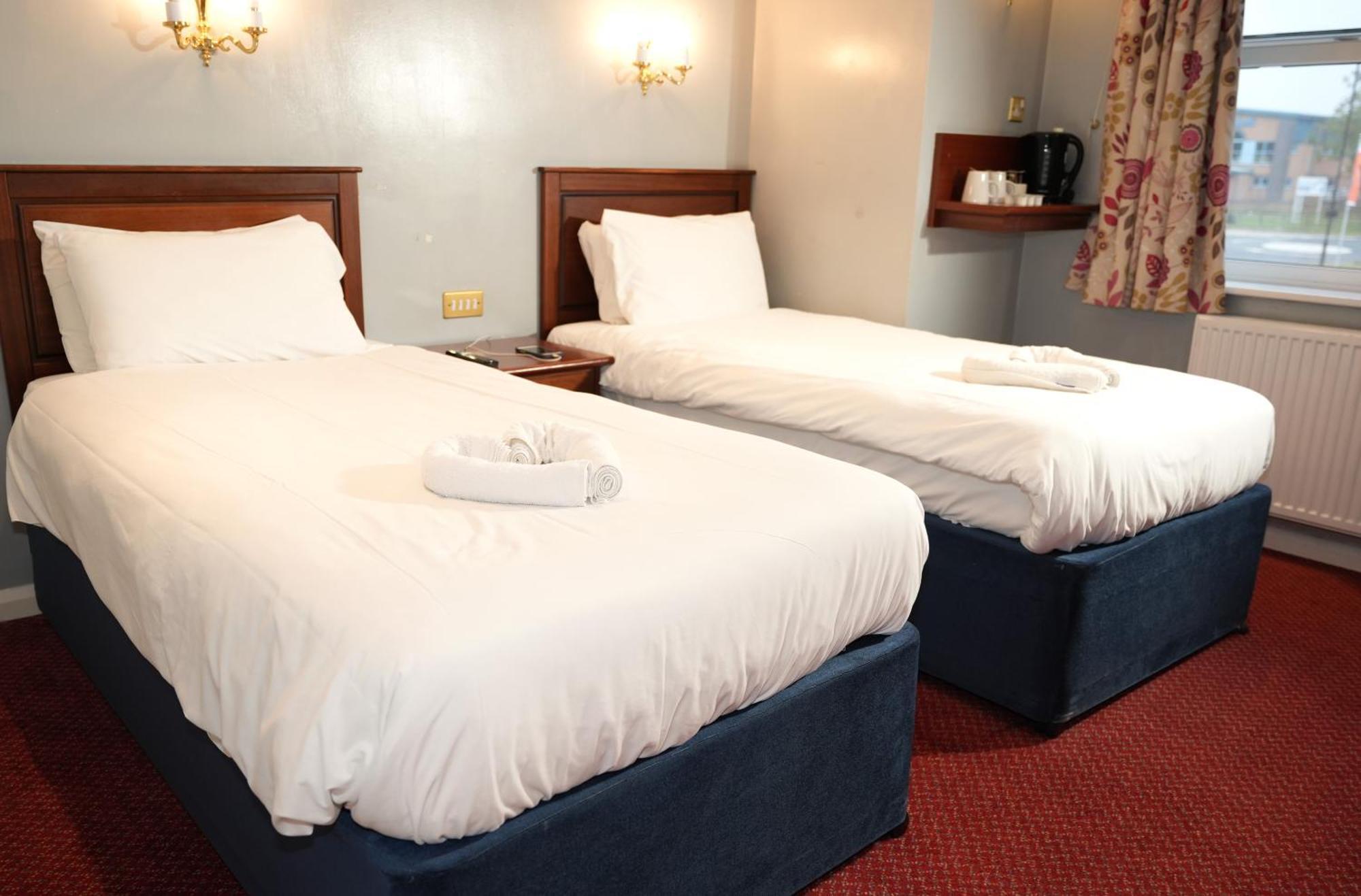 Consort Hotel Родъръм Екстериор снимка