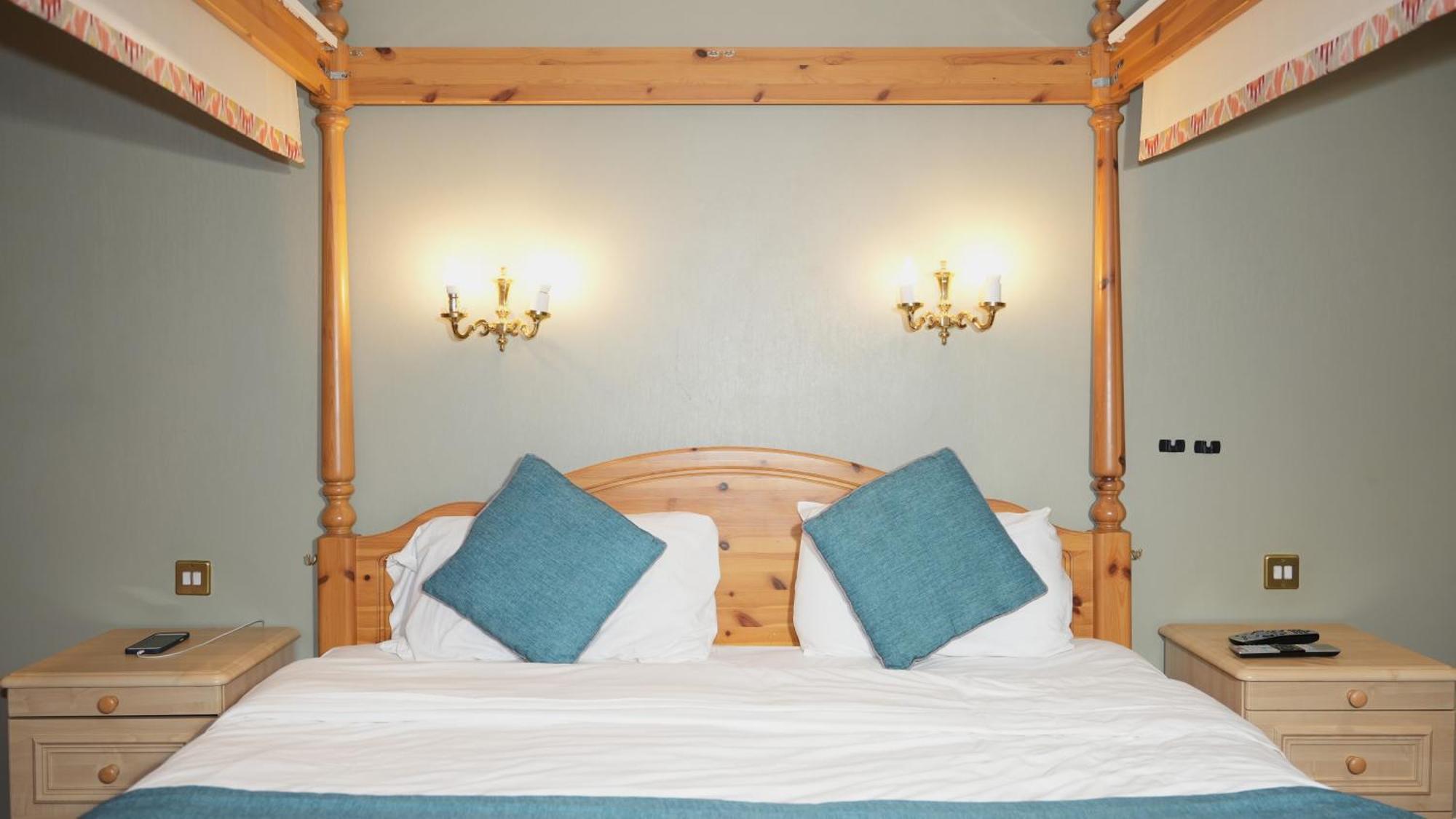Consort Hotel Родъръм Екстериор снимка