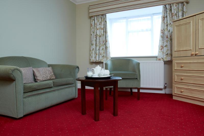 Consort Hotel Родъръм Екстериор снимка