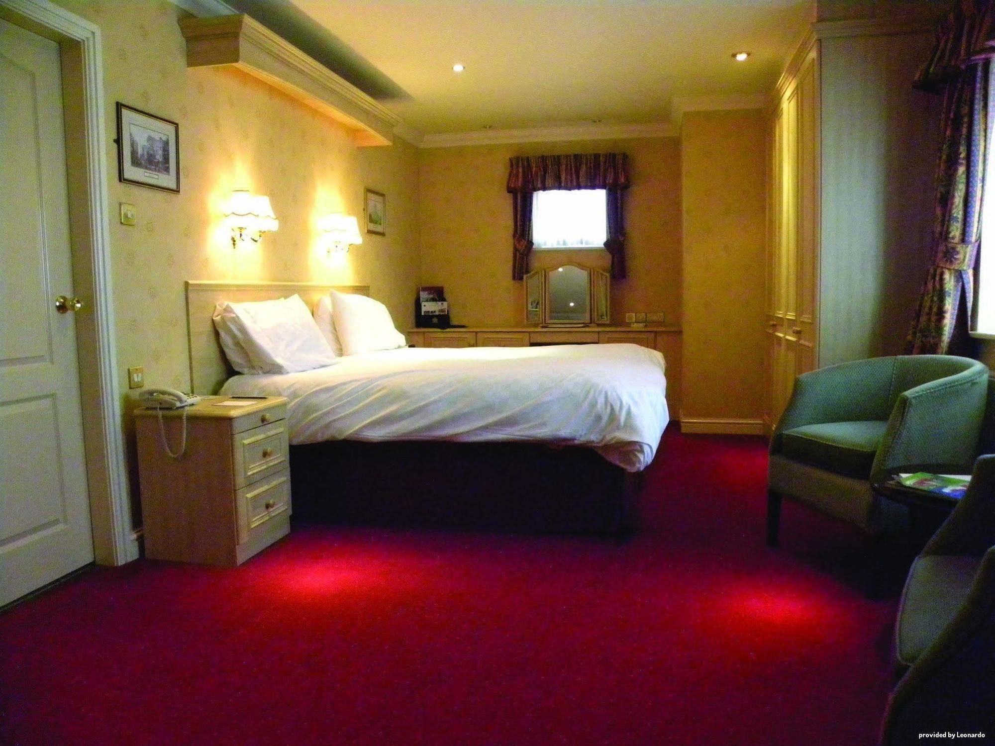 Consort Hotel Родъръм Стая снимка