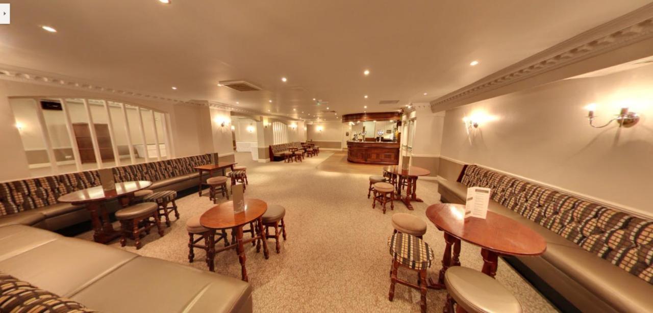 Consort Hotel Родъръм Екстериор снимка